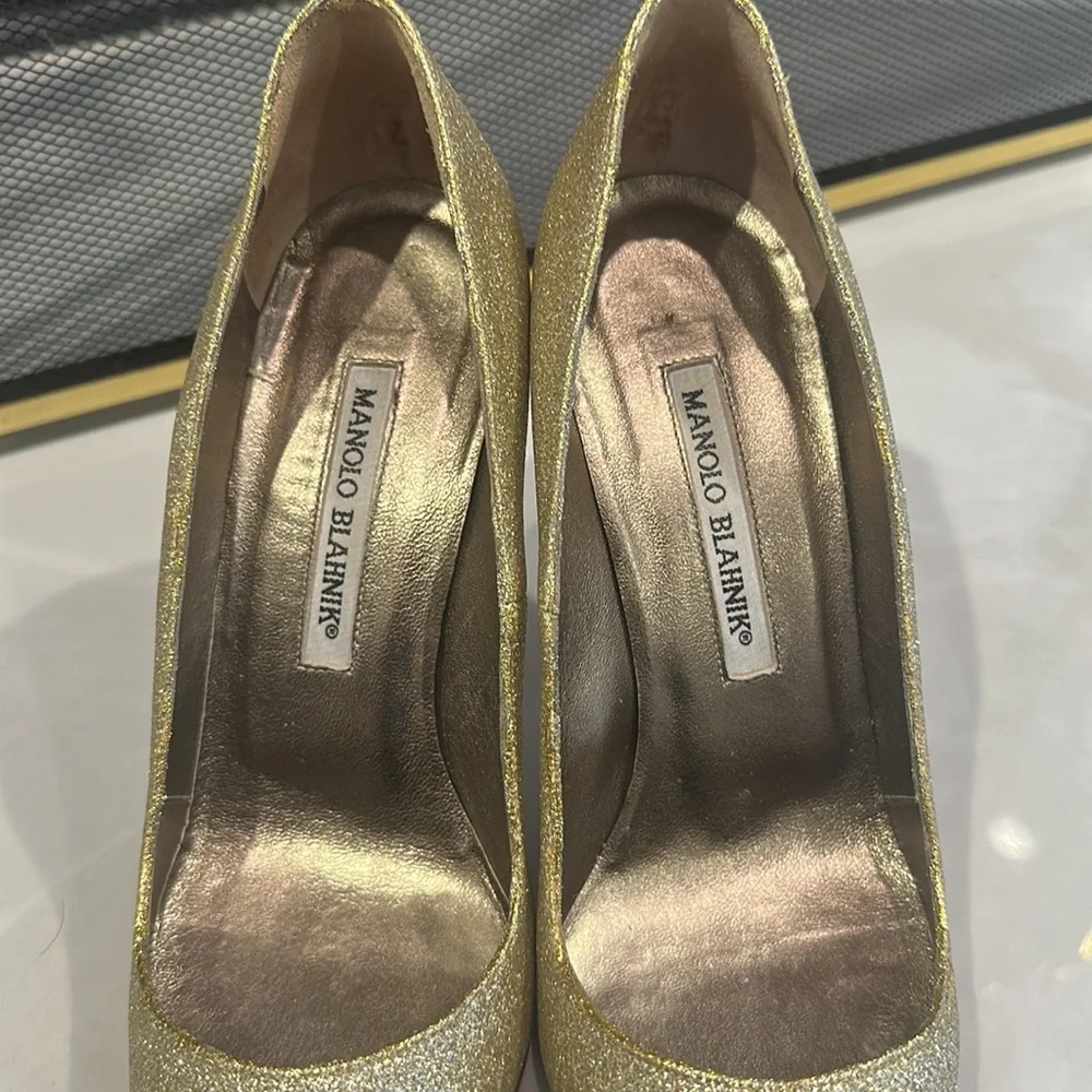 Manolo Blahnik Gold Women's Shoes l